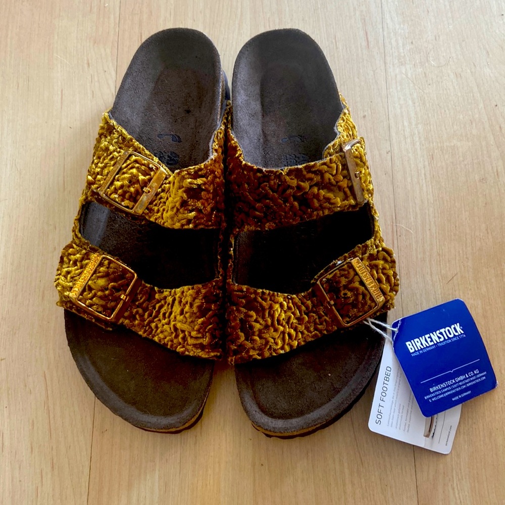 Birkenstock Arizona Sandals Persian Crushed Velvet in Gold